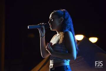 La joven Oneida Rodríguez gana el I Festival de la Canción de Melenara (Foto Francisco Javier Santana)